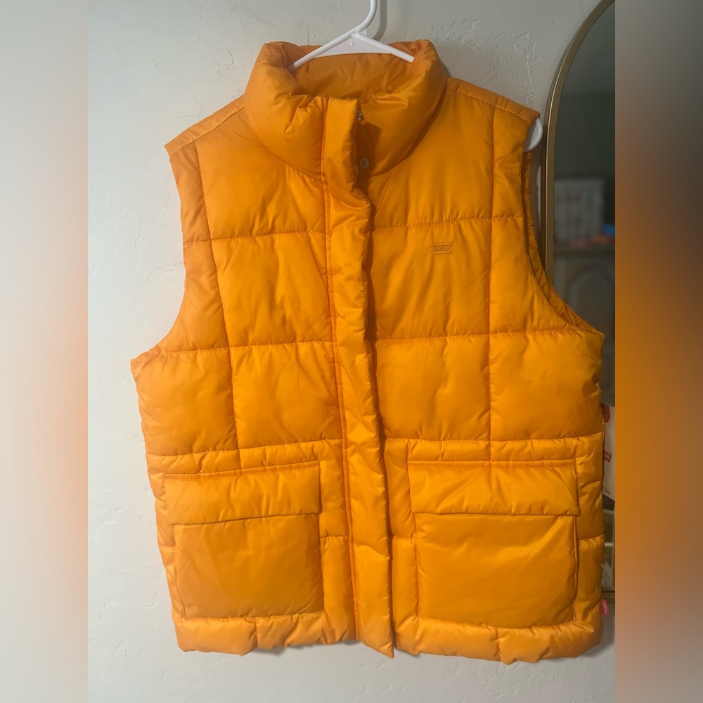 Levi's Box Quilt Puffer Layer Vest Apricot
Size L